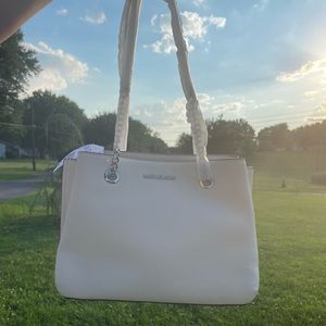 Micheal Kors purse. BRAND NEW.